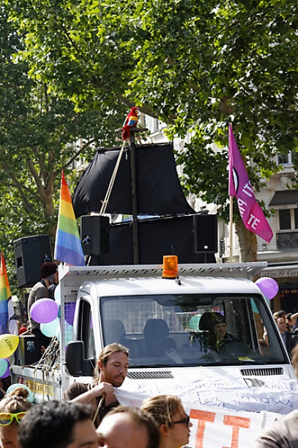 Gay pride Paris JUN13-273